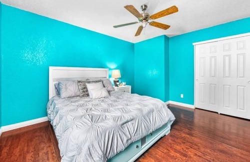 El Monte House | Luxury getaway 3B2B in El Monte
