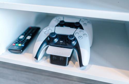 Salford Apartment | Luxury Getaway In Manchester with PS5, Fast WiFi & Free Parking
