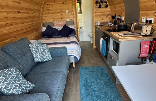 Mablethorpe Apartment | Luxury Glamping Pod with Hot Tub, fee applies