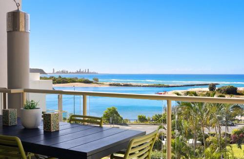 Currumbin Apartment | Luxury Gold Coast Apartment with Rooftop Terrace