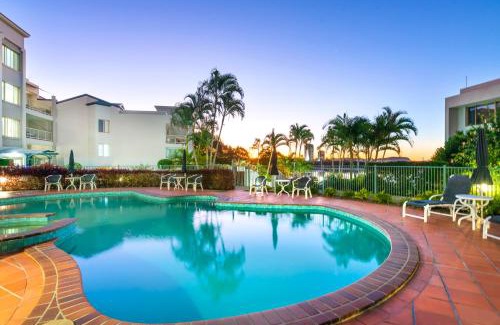 Currumbin Apartment | Luxury Gold Coast Apartment with Rooftop Terrace