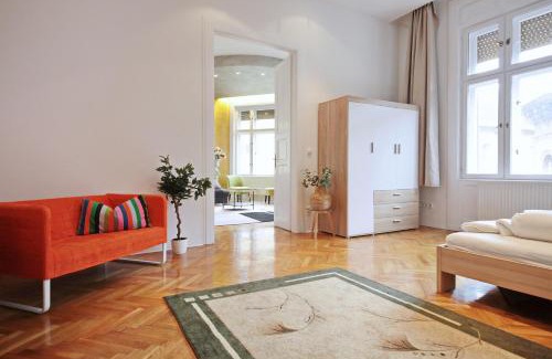 Belso-Ferencvaros Apartment | Luxury gold plated suite in calm central location