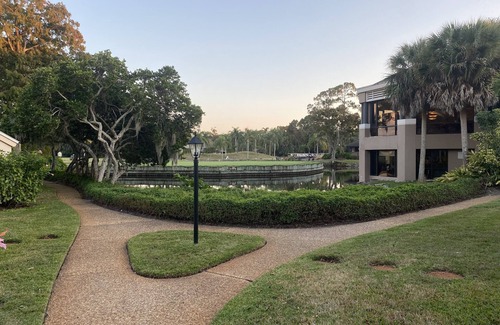 Bunker Oaks Villa | Luxury Golf Retreat in Sarasota – Elegance, Comfort & Prime Location