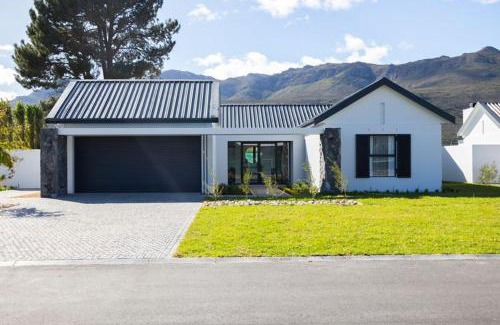 Cape Winelands Villa | Luxury Golf Villa 710, Pearl Valley Golf Estate