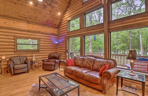 Higden House | Luxury Greers Ferry Cabin with Large Deck and Fire Pit