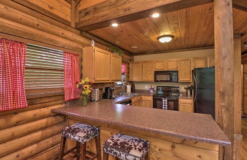Higden House | Luxury Greers Ferry Cabin with Large Deck and Fire Pit