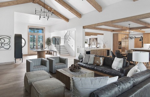 Sunriver House | Luxury Group Lodge with Hot Tub, BBQ & Ping Pong