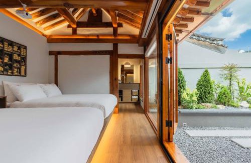 Seochon Apartment | Luxury Hanok Anthology