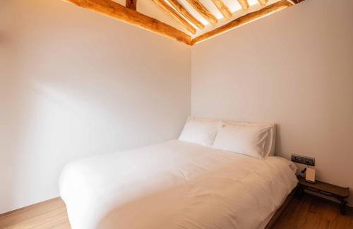 Seochon Apartment | Luxury Hanok Anthology
