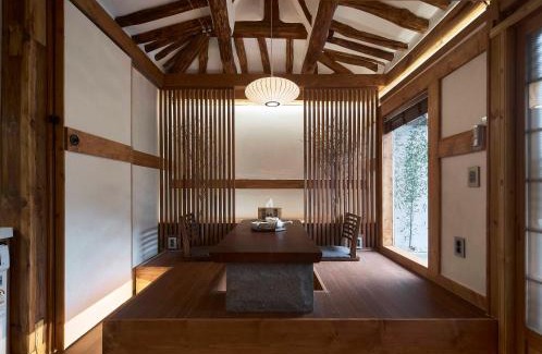 Seochon Apartment | Luxury Hanok Harmony House