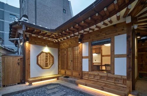 Seochon Apartment | Luxury Hanok Harmony House