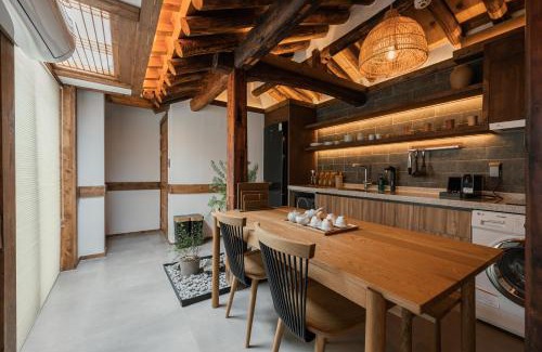 Sajik-dong Villa | Luxury Hanok MOOD-AM