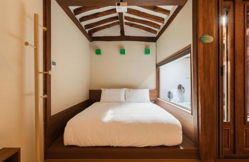 Seochon Apartment | Luxury Hanok Mossy Grove