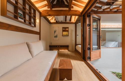 Seochon Apartment | Luxury Hanok Mossy Grove