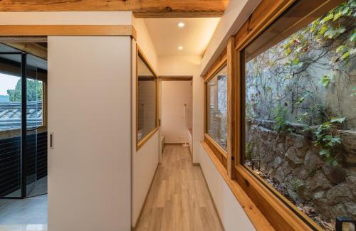 Seochon Apartment | Luxury Hanok Seochon Stay