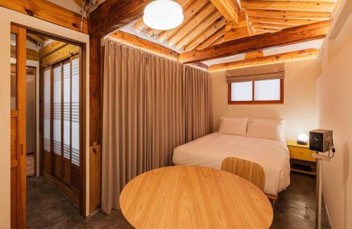 Seochon Apartment | Luxury Hanok Sohomiga