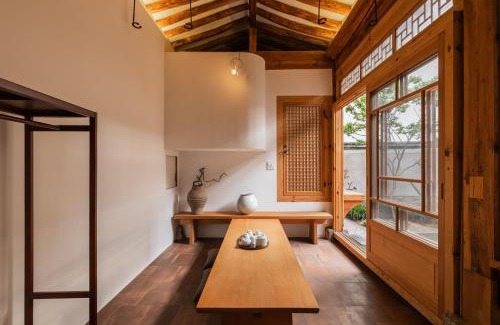 Seochon Apartment | Luxury Hanok Stay CHAON