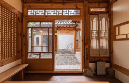Seochon Apartment | Luxury Hanok Stay CHAON