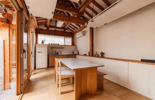 Seochon Apartment | Luxury Hanok Stay CHAON