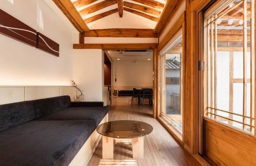 Cheongunhyoja-dong Apartment | Luxury Hanok Stay CORED