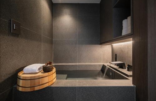 Seochon Apartment | Luxury Hanok Stay Warm Hearth - West