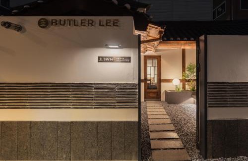 Seochon Apartment | Luxury Hanok Stay Warm Hearth - West