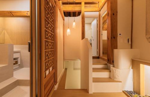 Seochon Apartment | Luxury Hanok Stay Yeonsoom