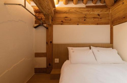 Seochon Apartment | Luxury Hanok Stay Yeonsoom