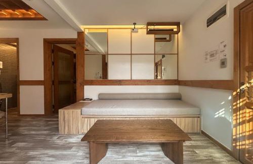 Gahoe-dong Villa | Luxury Hanok The Bukchon Noble