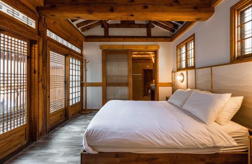Gahoe-dong Villa | Luxury Hanok The Bukchon Noble