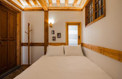 Gahoe-dong Villa | Luxury Hanok The Bukchon Noble
