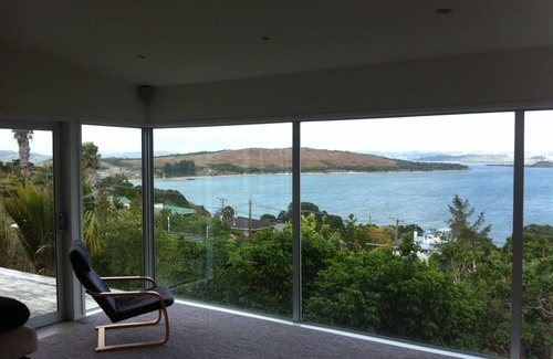 Onerahi House | Luxury harbor views in handy location