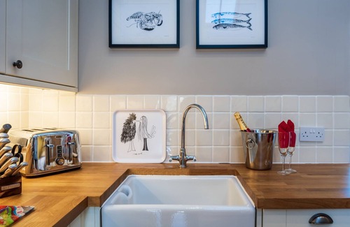 Cupar House | Luxury Hayshed Cottage with hot tub near St Andrews