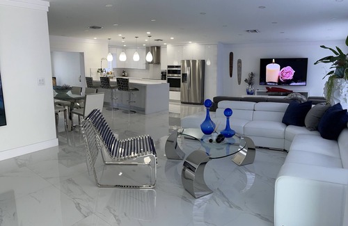 Fontainebleau House | Luxury heated salt water pool, Grill BBQ Serenity Oasis