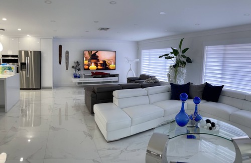 Fontainebleau House | Luxury heated salt water pool, Grill BBQ Serenity Oasis