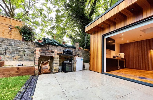 Camberwell Green Cabin | Luxury Hidden Garden Studio near Oval