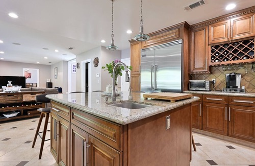 Granada Hills North House | Luxury HIGH ceiling. Large patio, beautiful VIEW. Best in Granada Hills, LA.