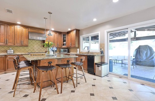 Granada Hills North House | Luxury HIGH ceiling. Large patio, beautiful VIEW. Best in Granada Hills, LA.