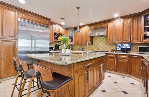 Granada Hills North House | Luxury HIGH ceiling. Large patio, beautiful VIEW. Best in Granada Hills, LA.