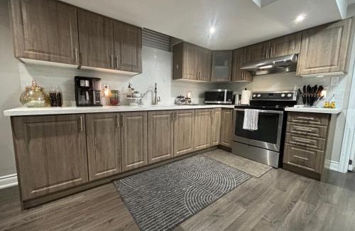Brampton Apartment | LUXURY HIGH-END PRIVATE SIDE ENTRANCE 2 BEDROOM APARTMENT, 2 BATHROOMS, 2 PARKING, FULL KITCHEN, 3 FIREPLACES, 2 SONY 4K SMART TV'S NETFLIX, PREMIUM CABLE, FREE WI-FI, 3 SMARTLOCKS,1 KING & 1 QUEEN SIZE BEDS, YYZ, 401,Erin Mills Parkway Mississauga Road!!