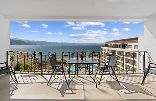 Fluvial Vallarta Condo | Luxury High Rise Condo just Steps Away from the Beach!
