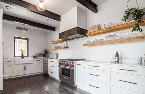 Fredericksburg House | Luxury Hill Country Container Home - Near Alamo Springs Cafe
