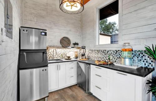 New Braunfels House | Luxury Hill Country Villa with Pool-Hot tub-Views