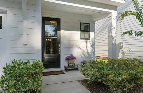 Spanish Wells House | Luxury Hilton Head Villa Getaway 4BR 3 Full BA 1 Half BA Beach Essentials Included