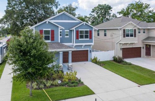 North Hyde Park House | Luxury Home - 1mile to Hyde Park Village
