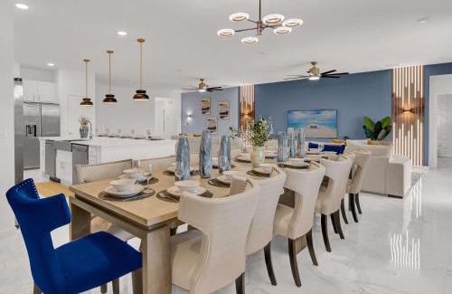 Kissimmee House | Luxury Home - ALL the extras - Sleeps 39