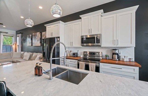 Haynes Area House | Luxury Home Fire Pit Mini Bar Downtown Nashville