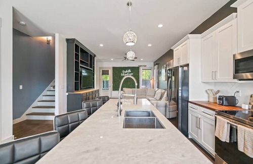 Haynes Area House | Luxury Home Fire Pit Mini Bar Downtown Nashville