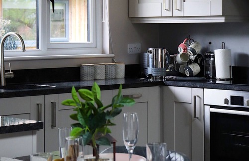 Otterburn House | Luxury Home Hot Tub, Outdoor Dining & Hot Tub