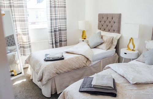 Whitchurch House | LUXURY HOME - IDYLLIC LOCATION IN CARDIFF